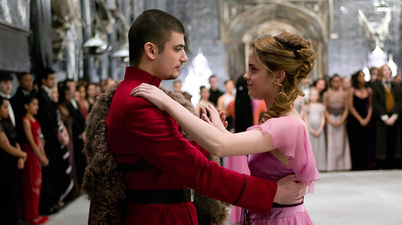 Viktor y Hermione en el Baile de Navidad del Torneo de los Tres Magos. Imagen: Warner Bros